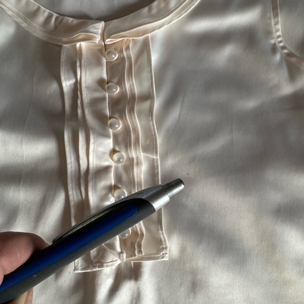 TALBOTS satiny creamy sleeveless blouse, size Petite 10 - Picture 6 of 7